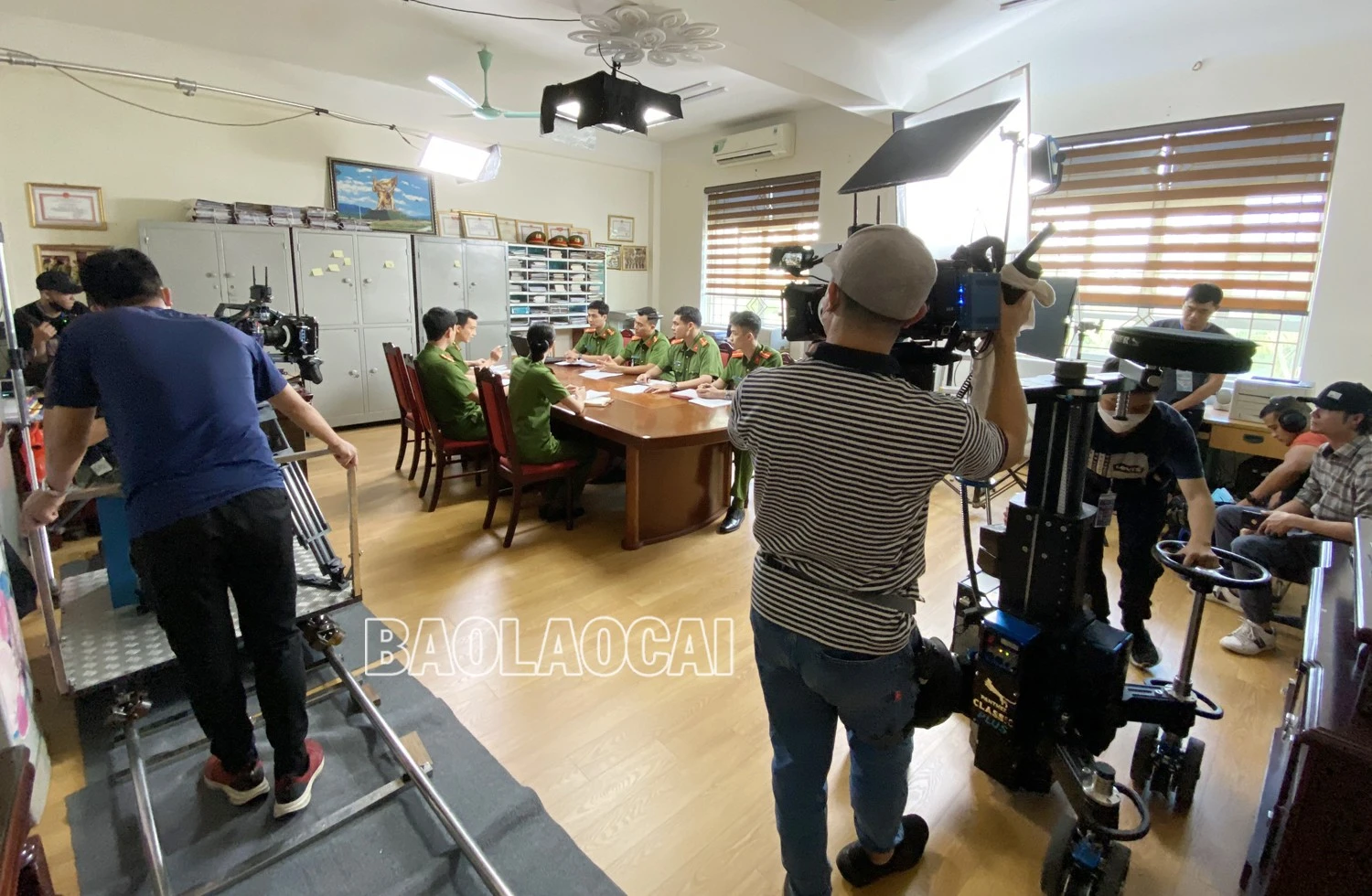 Các phân cảnh đầu tiên của bộ phim "Đấu trí" đang được ghi hình tại Phòng An ninh kinh tế, Công an tỉnh Lào Cai.