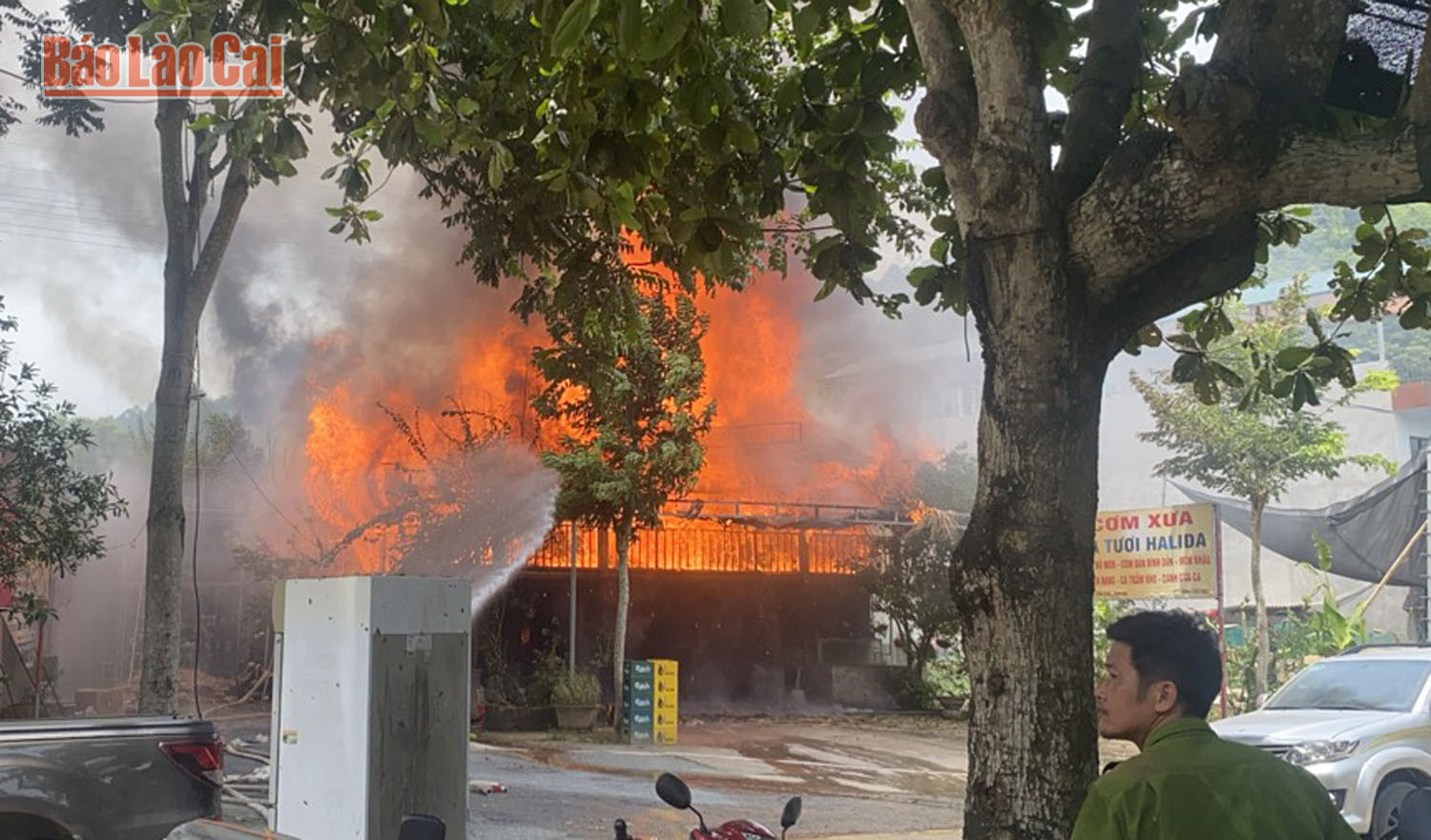 Cháy nhà sàn 2 tầng tại xã Cốc San ảnh 4