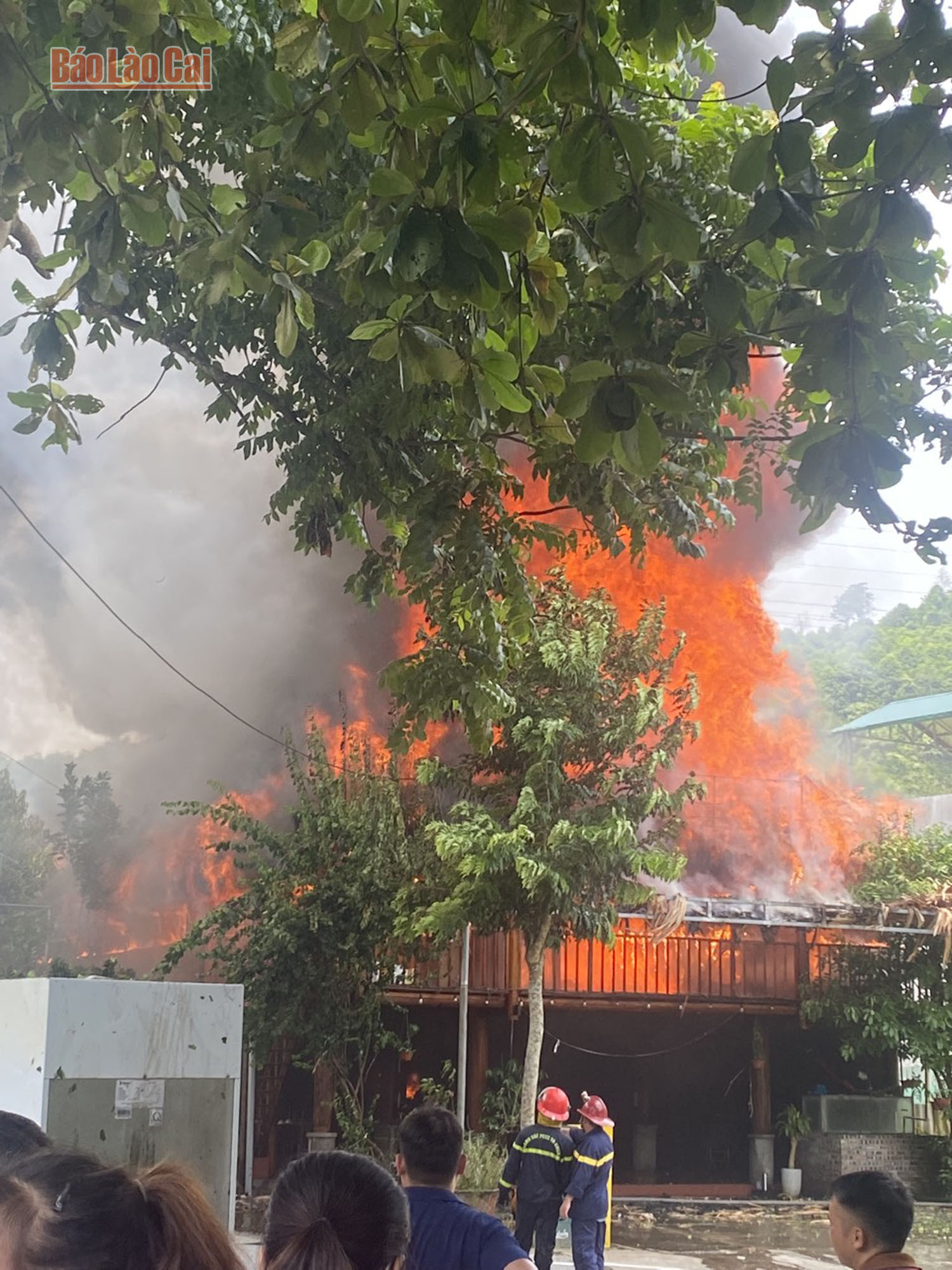 Cháy nhà sàn 2 tầng tại xã Cốc San ảnh 2