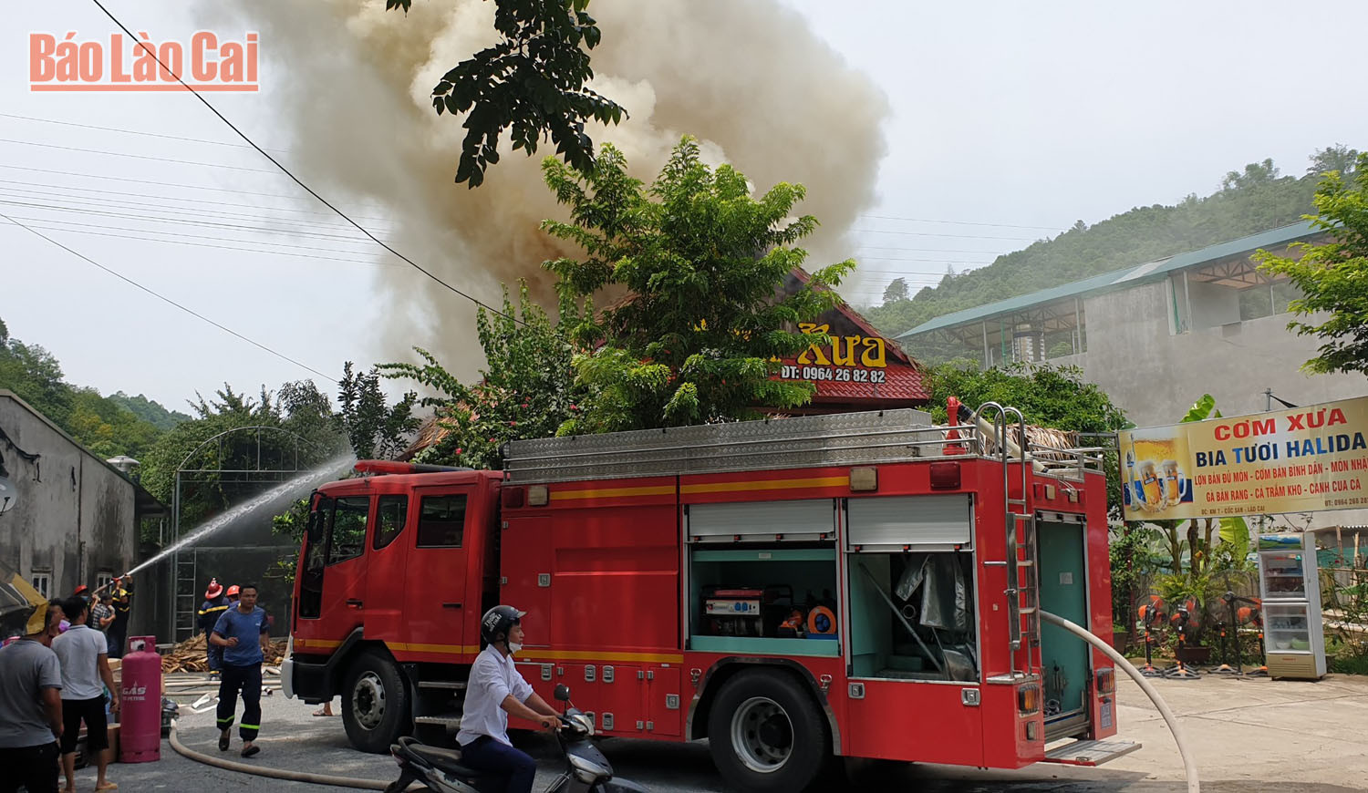 Cháy nhà sàn 2 tầng tại xã Cốc San ảnh 1