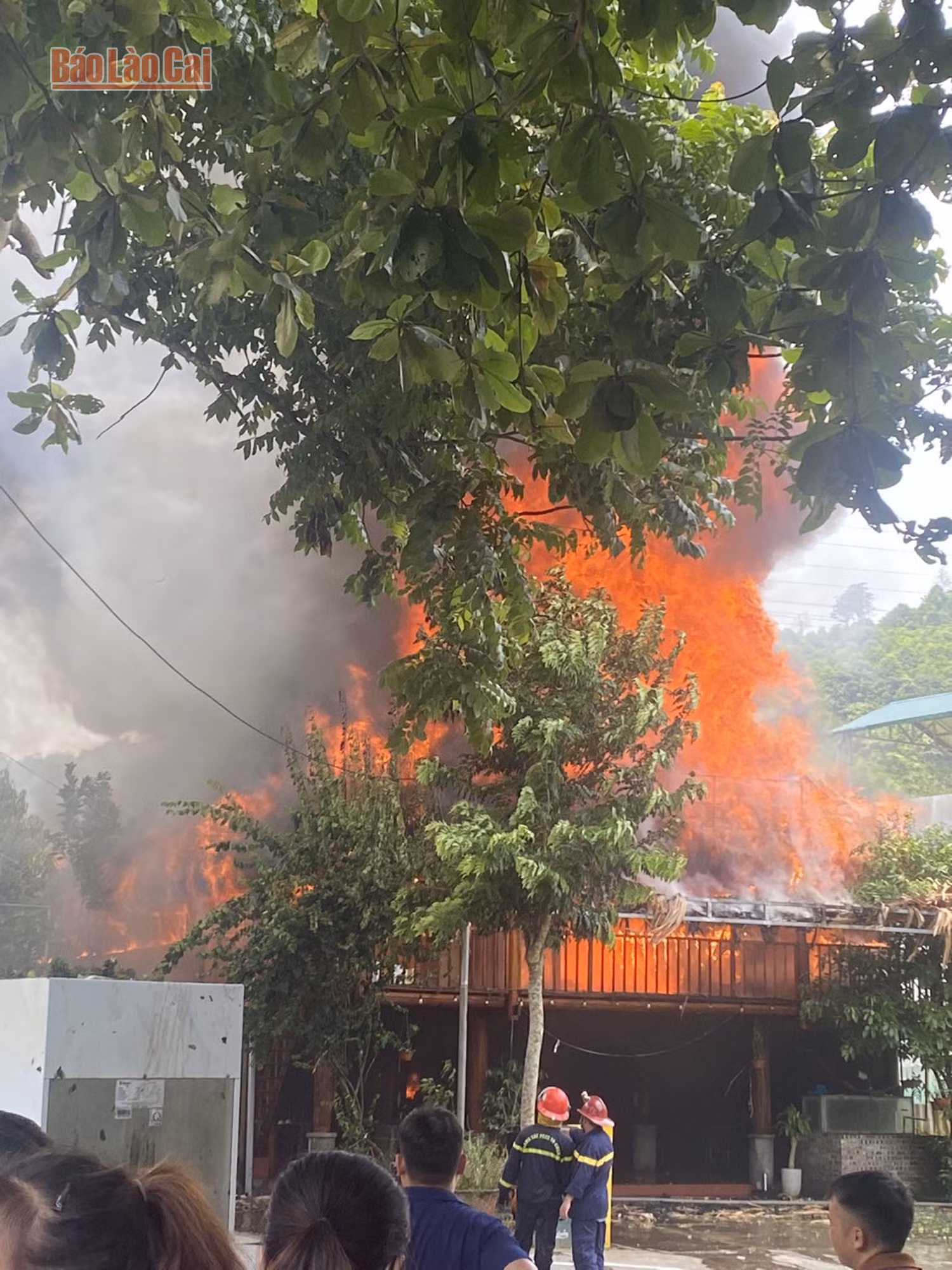 Cháy nhà sàn 2 tầng tại xã Cốc San ảnh 2