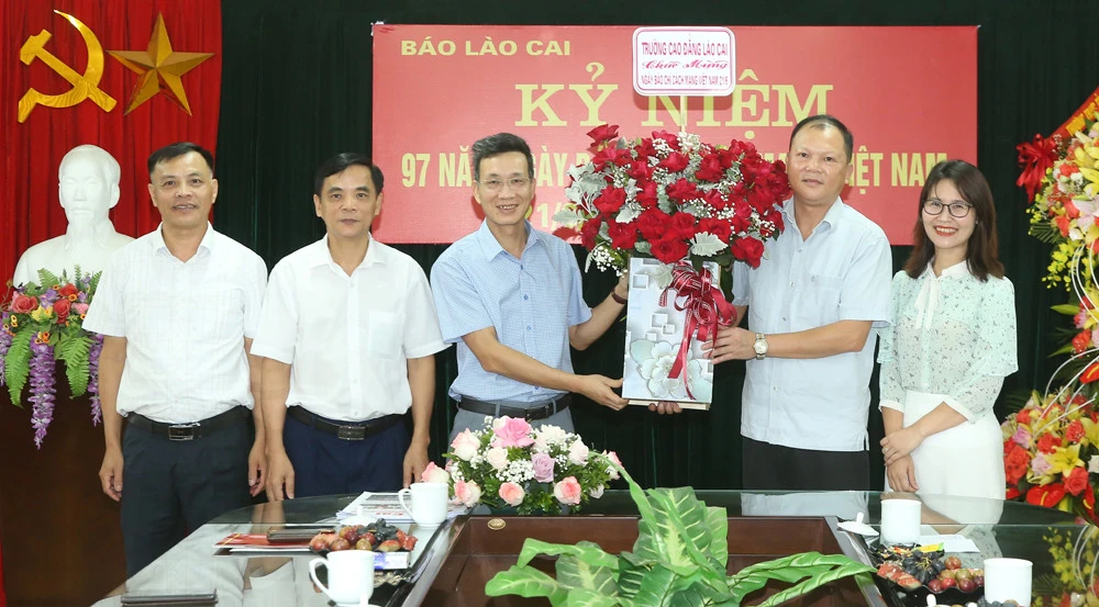 Các cơ quan, đơn vị, địa phương chúc mừng Báo Lào Cai nhân 97 năm Ngày Báo chí cách mạng Việt Nam ảnh 24 Các cơ quan, đơn vị, địa phương chúc mừng Báo Lào Cai nhân 97 năm Ngày Báo chí cách mạng Việt Nam ảnh 24