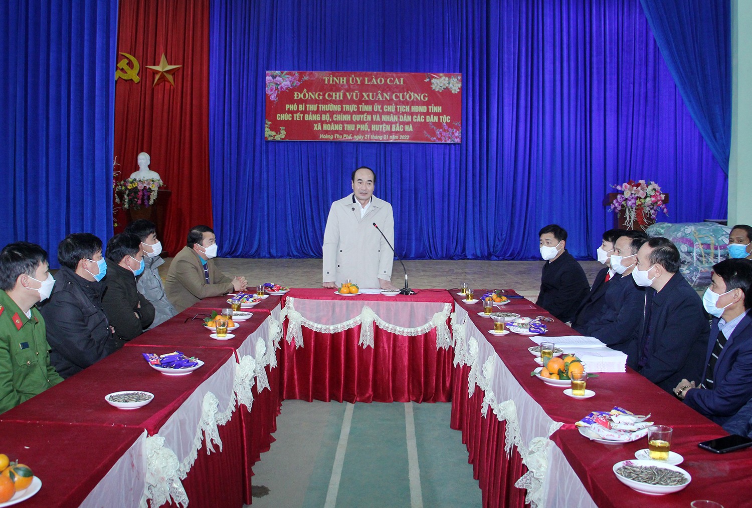 Các đồng chí lãnh đạo tỉnh thăm, chúc Tết tại Bắc Hà ảnh 1