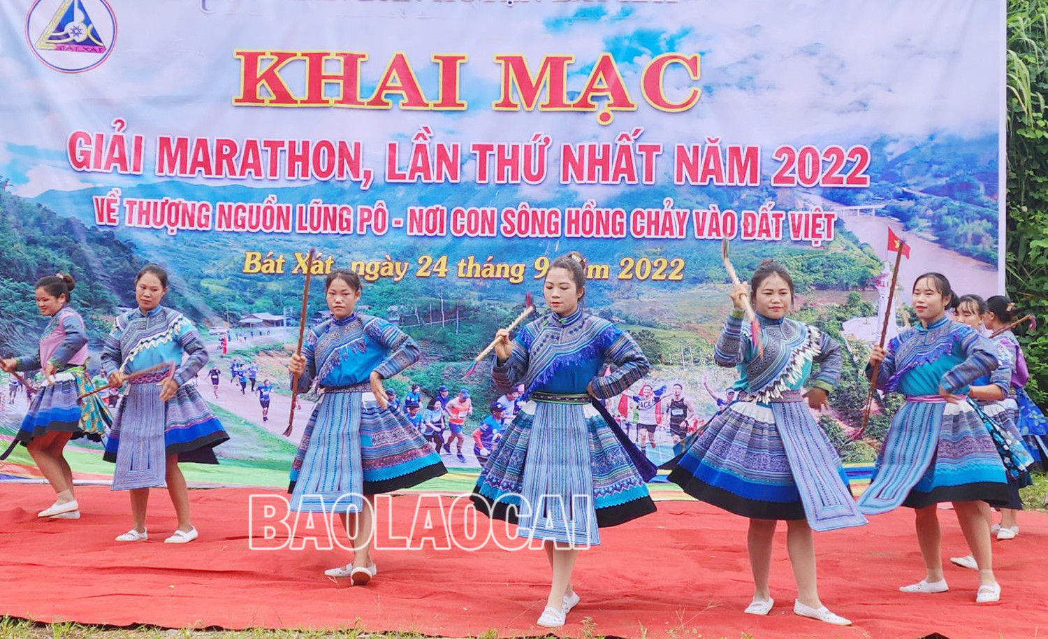 Khai mạc Giải chạy bán Marathon “Về thượng nguồn Lũng Pô - Nơi con sông Hồng chảy vào đất Việt” ảnh 1
