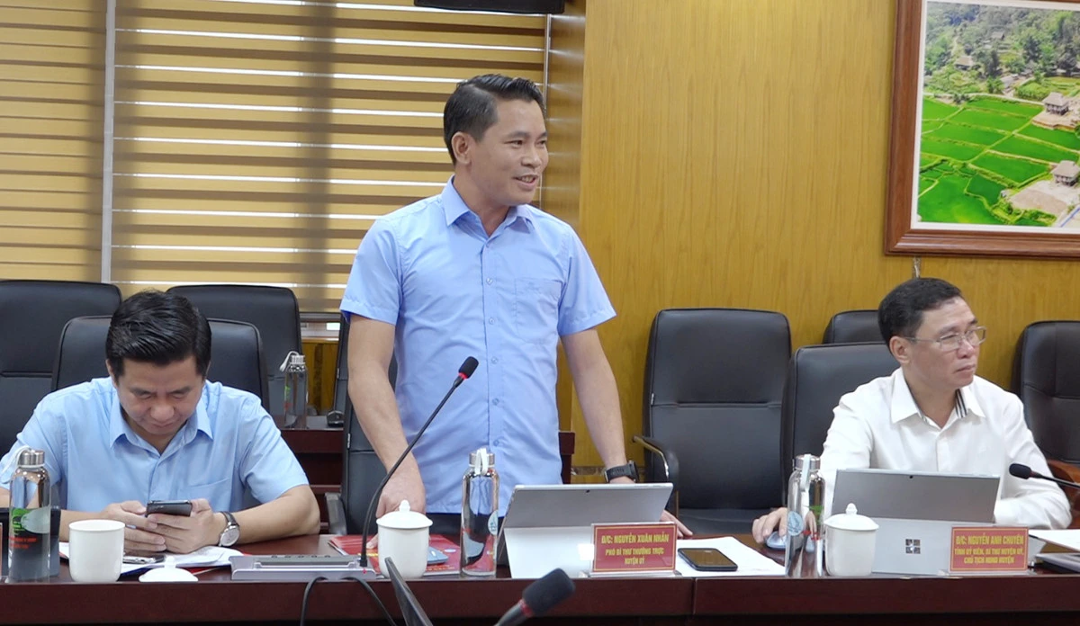 Phó Bí thư Thường trực Huyện ủy Bảo Yên Nguyễn Xuân Nhẫn phát biểu tại buổi làm việc. Phó Bí thư Thường trực Huyện ủy Bảo Yên Nguyễn Xuân Nhẫn phát biểu tại buổi làm việc.