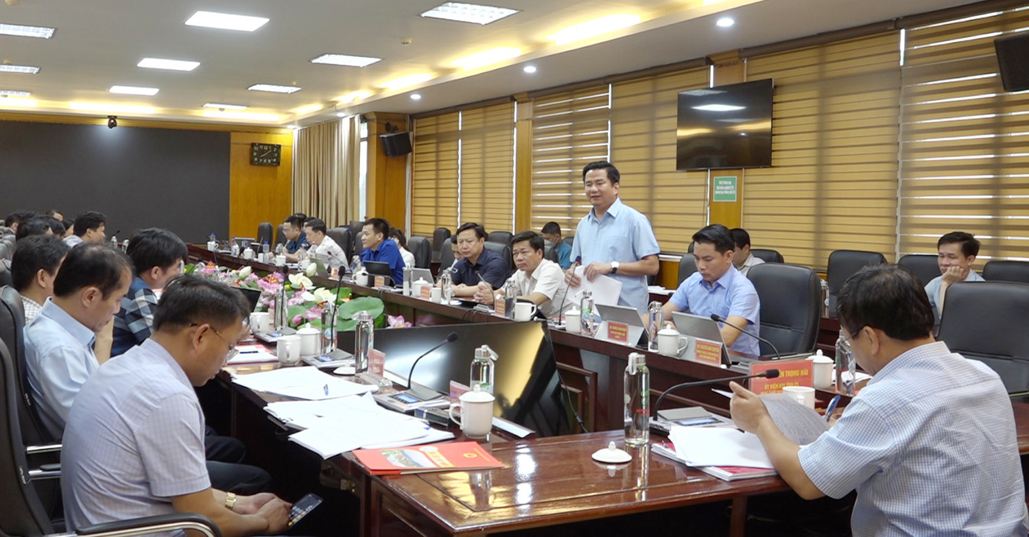 Chủ tịch UBND huyện Bảo Yên Tô Ngọc Liễn nêu kiến nghị, đề xuất.