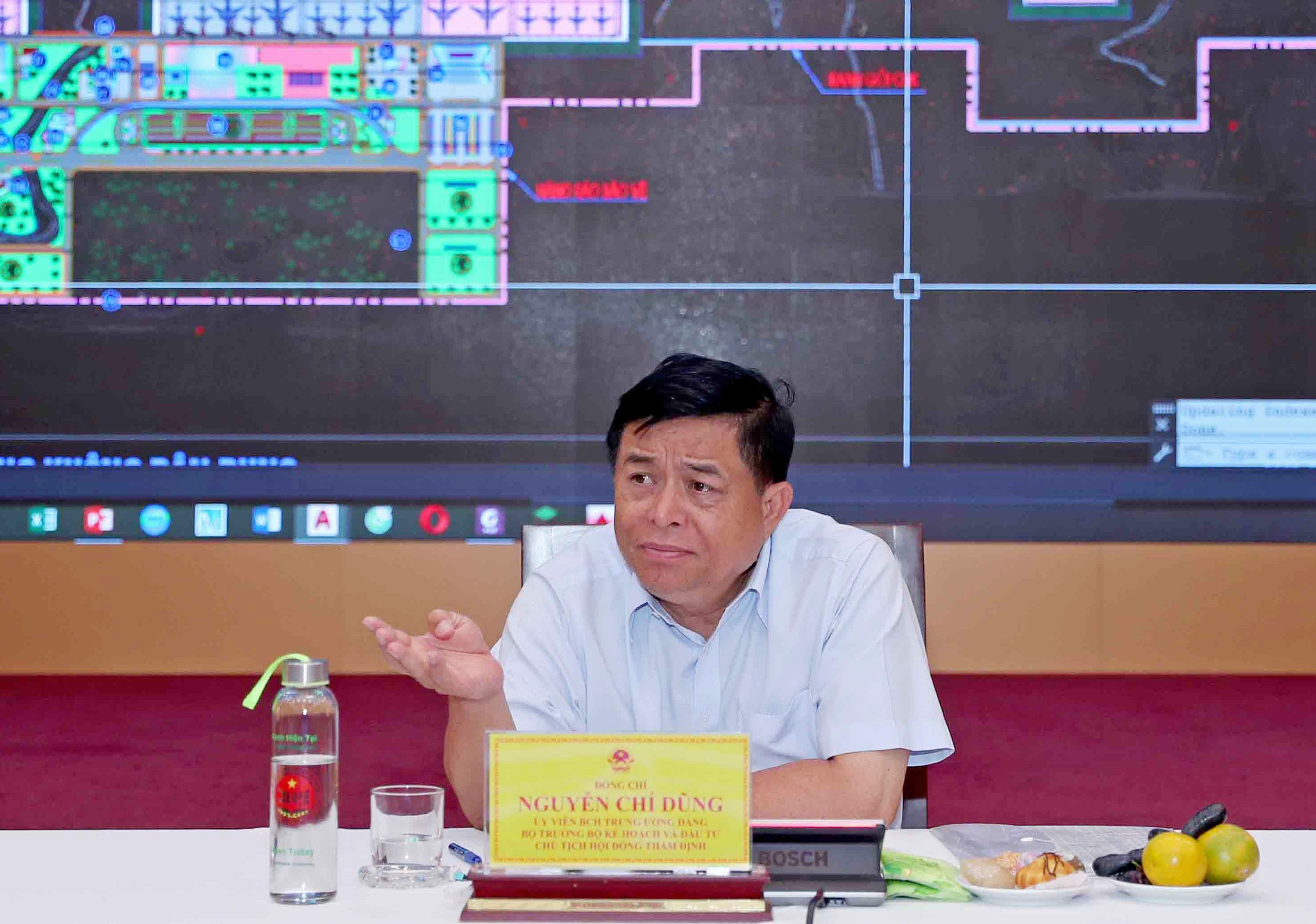 Bộ trưởng Bộ Kế hoạch và Đầu tư Nguyễn Chí Dũng cho rằng cần phải đầu tư nhanh Cảng Hàng không Sa Pa.