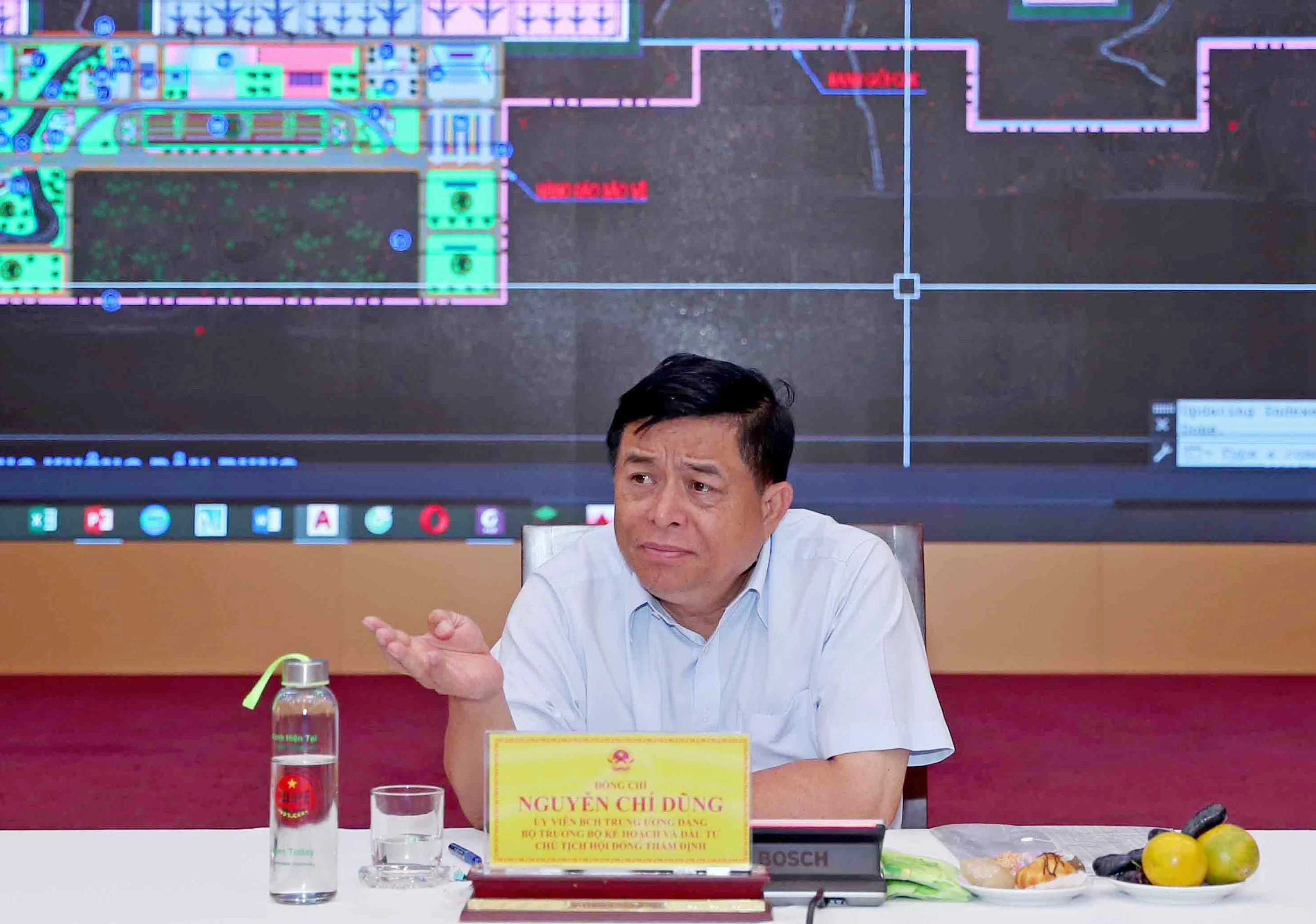 Bộ trưởng Bộ Kế hoạch và Đầu tư Nguyễn Chí Dũng cho rằng cần phải đầu tư nhanh Cảng Hàng không Sa Pa.