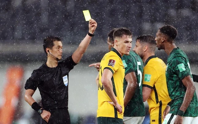 Ông Ko Hyung-jin vừa điều khiển trận Saudi Arabia - Australia. Ông Ko Hyung-jin vừa điều khiển trận Saudi Arabia - Australia.