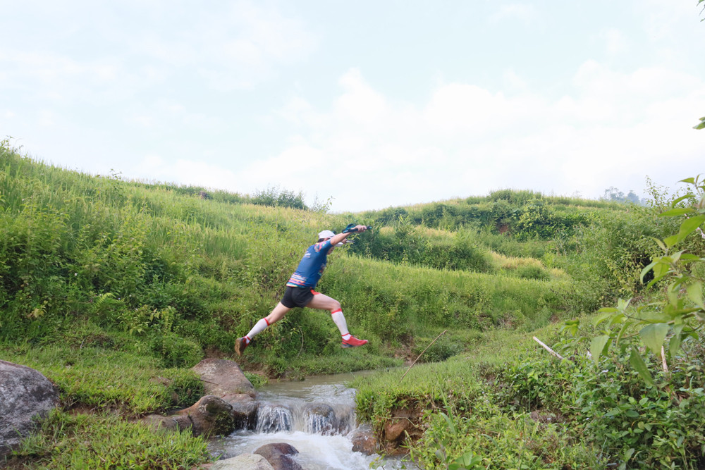 Gần 100 vận động viên hoàn thành cung đường chạy “Giữa mùa vàng Bát Xát” năm 2022 ảnh 5