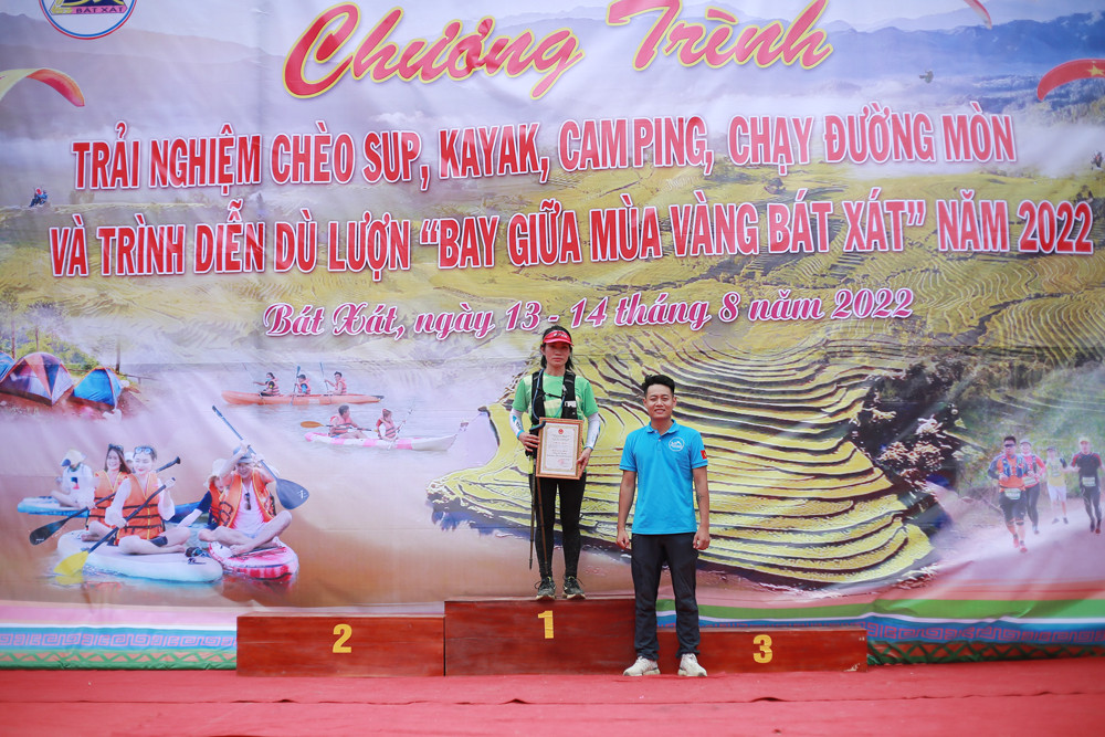 Gần 100 vận động viên hoàn thành cung đường chạy “Giữa mùa vàng Bát Xát” năm 2022 ảnh 7