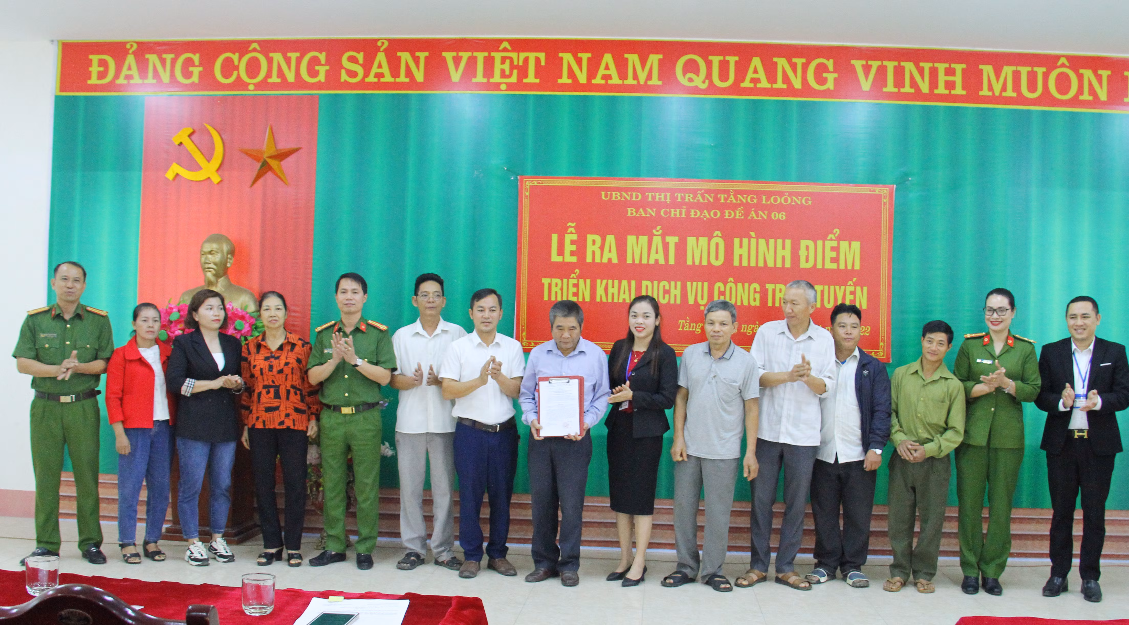 Ra mắt mô hình "Dịch vụ công trực tuyến" Ra mắt mô hình "Dịch vụ công trực tuyến"