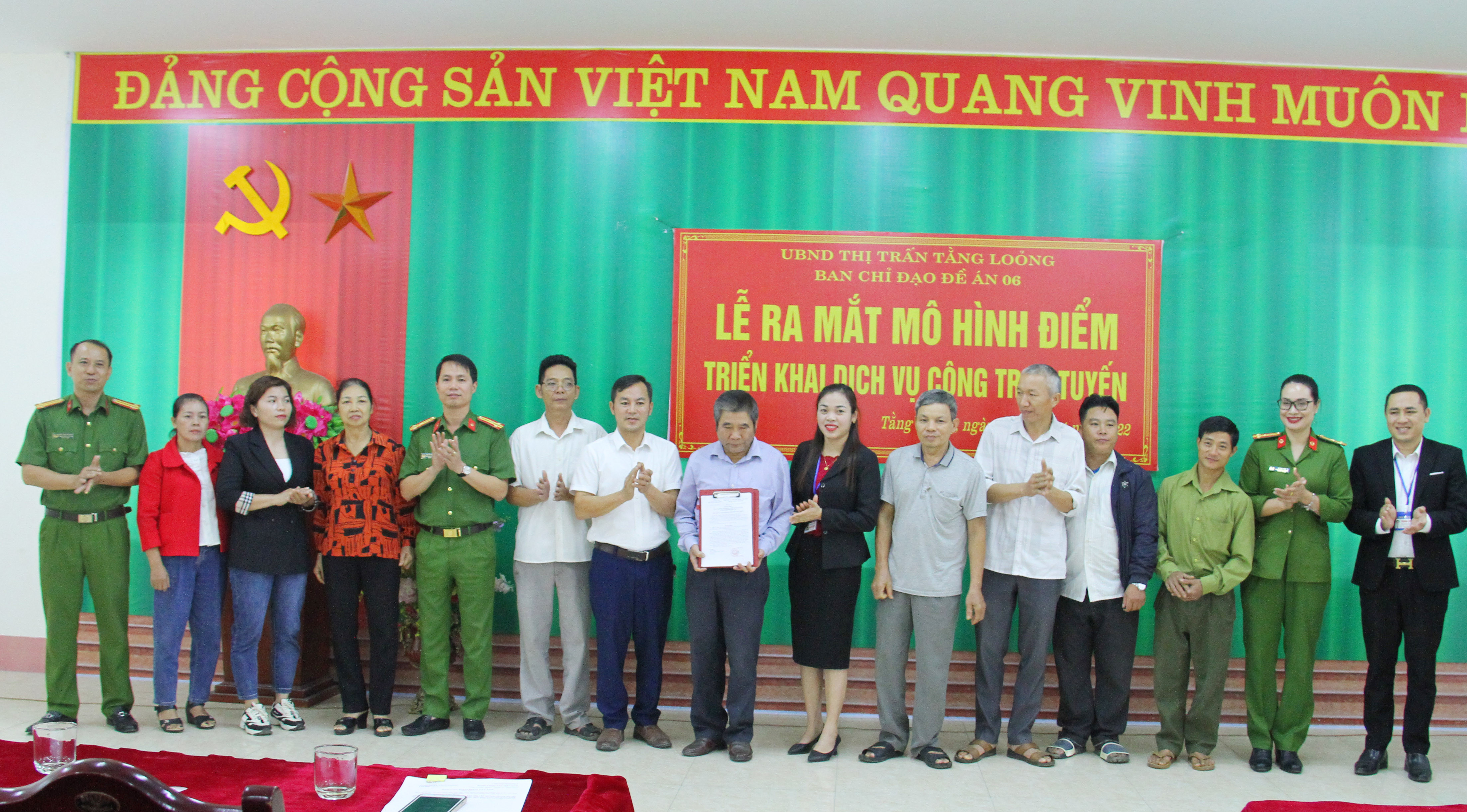 Ra mắt mô hình "Dịch vụ công trực tuyến" Ra mắt mô hình "Dịch vụ công trực tuyến"