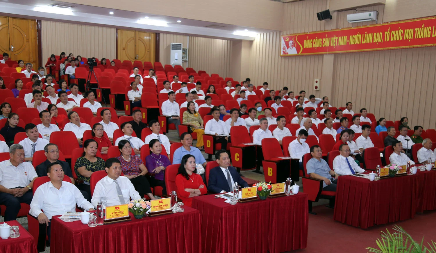 Văn Bàn gặp mặt kỷ niệm 75 năm ngày thành lập Đảng bộ huyện ảnh 2