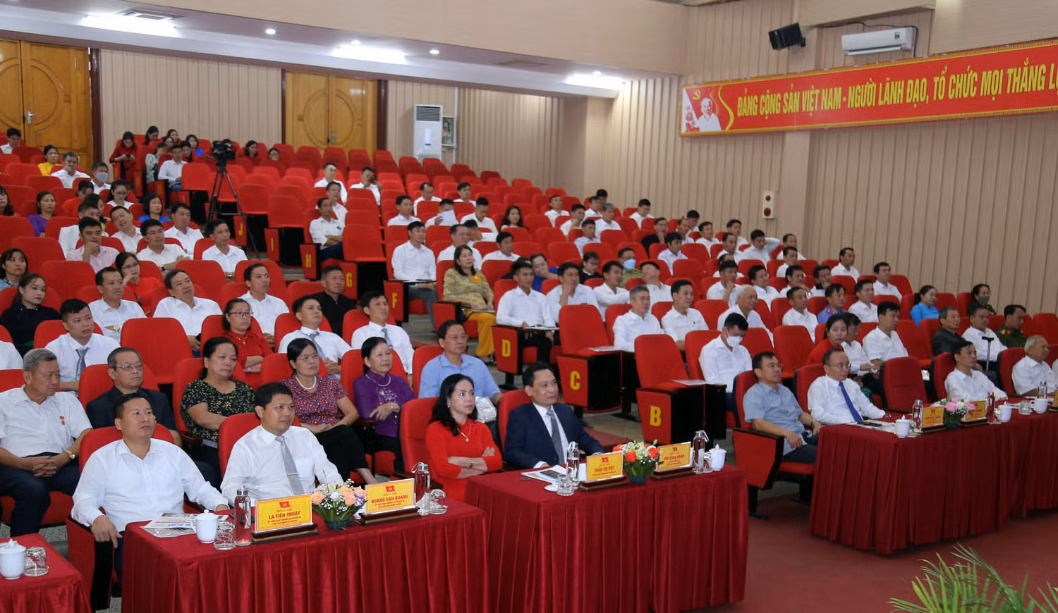 Văn Bàn gặp mặt kỷ niệm 75 năm ngày thành lập Đảng bộ huyện ảnh 2