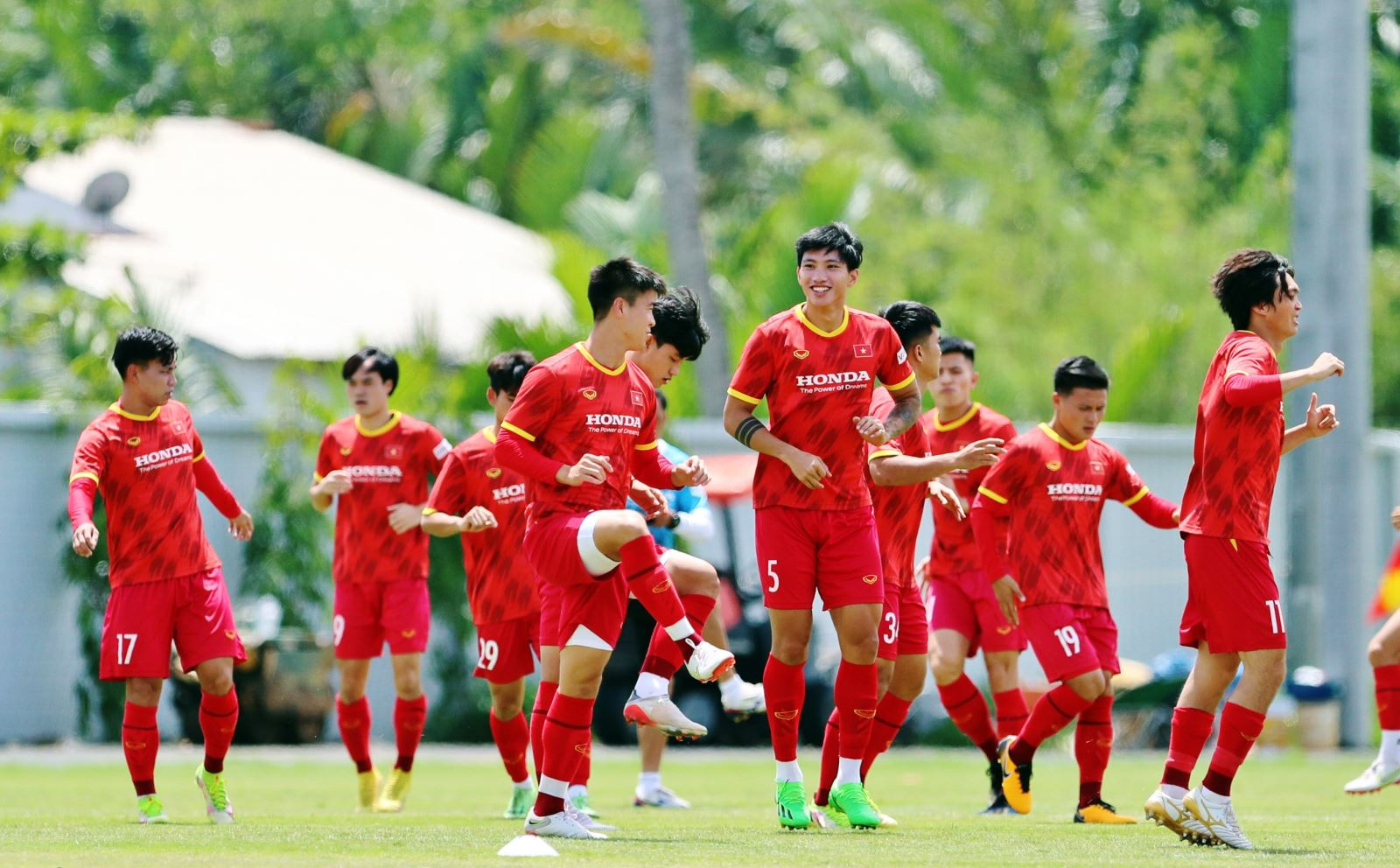 Tuyển Việt Nam hiện nay đang ở giai đoạn xây dựng lực lượng trẻ đủ năng lực, phẩm chất để thay thế lứa trụ cột trong tương lai gần. Tuyển Việt Nam hiện nay đang ở giai đoạn xây dựng lực lượng trẻ đủ năng lực, phẩm chất để thay thế lứa trụ cột trong tương lai gần.