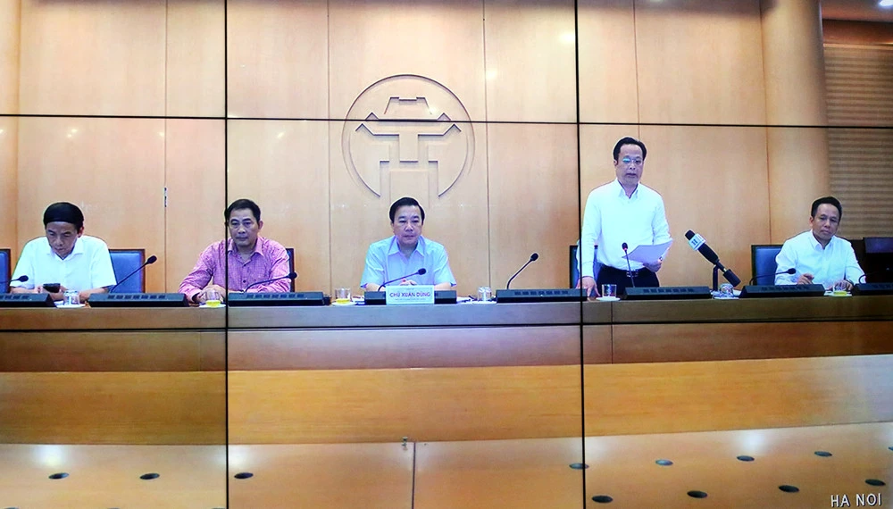 Đại diện Sở Giáo dục và Đào tạo thành phố Hà Nội phát biểu ý kiến. Đại diện Sở Giáo dục và Đào tạo thành phố Hà Nội phát biểu ý kiến.