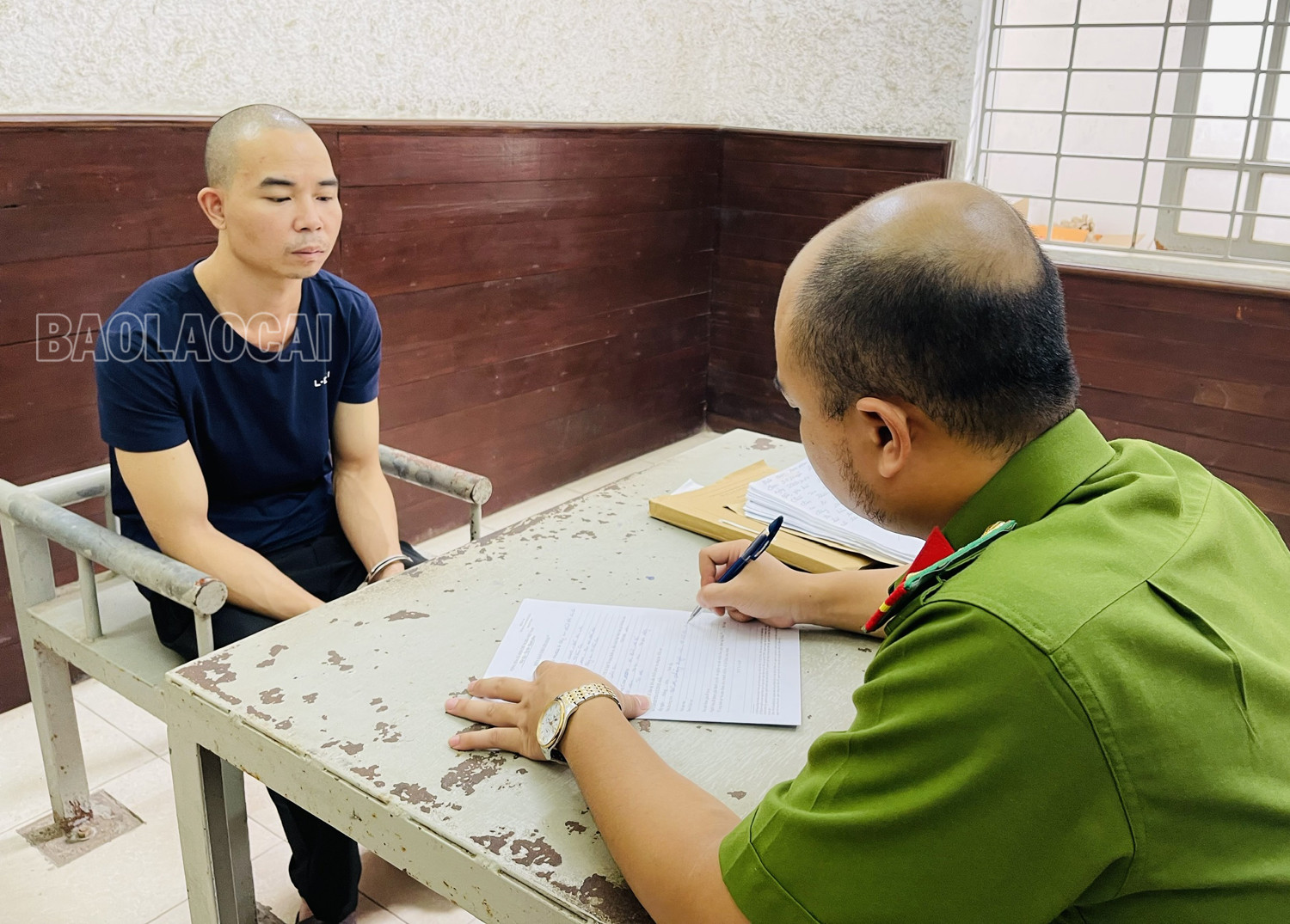 Đối tượng Chấu Văn Diu tại Cơ quan Cảnh sát điều tra. Đối tượng Chấu Văn Diu tại Cơ quan Cảnh sát điều tra.