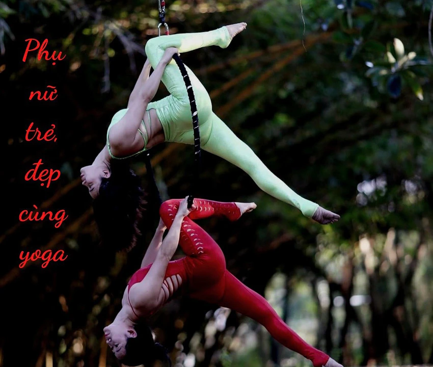 Phụ nữ trẻ, đẹp cùng yoga ảnh 1