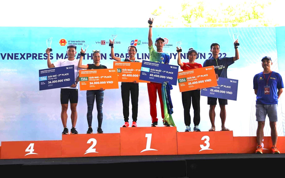 Cô gái Sa Pa Hà Thị Hậu về nhì tại Giải chạy VnExpress Marathon Sparkling Quy Nhơn 2022 ảnh 2 Cô gái Sa Pa Hà Thị Hậu về nhì tại Giải chạy VnExpress Marathon Sparkling Quy Nhơn 2022 ảnh 2