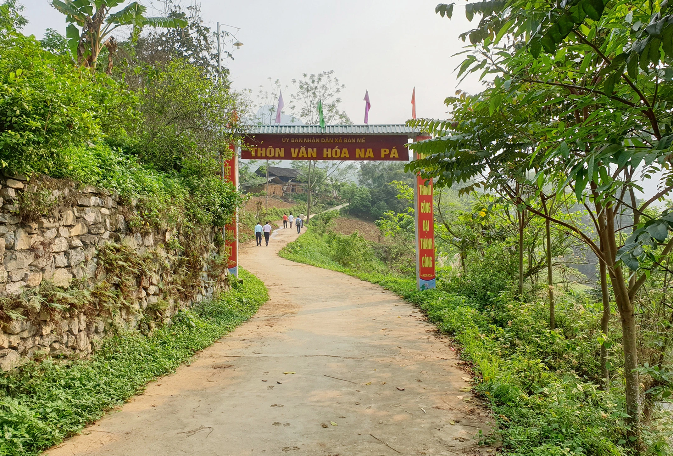 Đường đến thôn Na Pá.