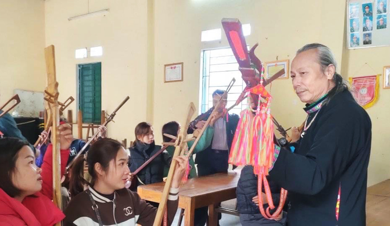 Bắc Hà: 20 học viên tham gia lớp truyền dạy văn hoá phi vật thể nghệ thuật hát Then, đàn tính của dân tộc Tày ảnh 2