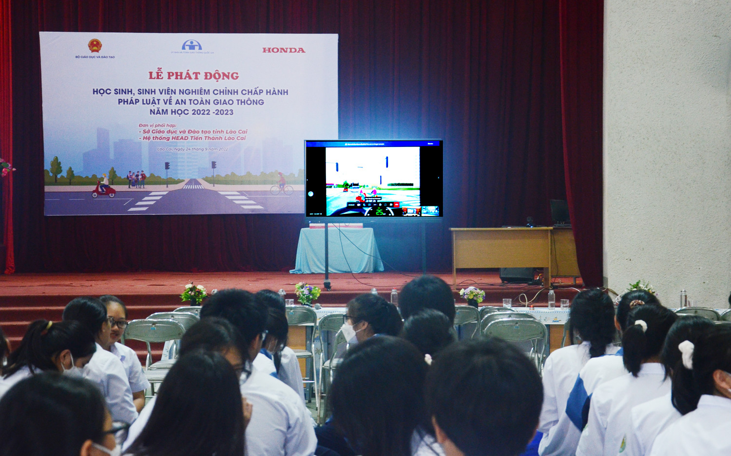 Học sinh thực hành phán đoán rủi ro qua các video.