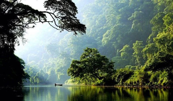 Hồ Ba Bể trong Top 20 hồ nước ngọt đẹp nhất thế giới ảnh 1