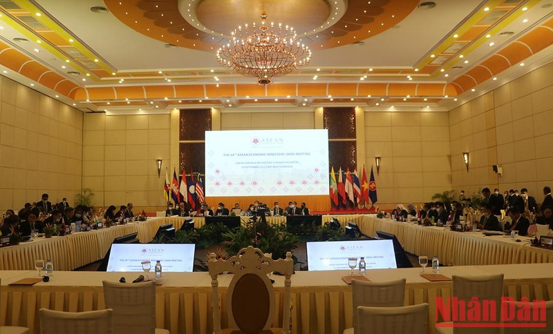 Hội nghị Bộ trưởng Kinh tế ASEAN lần thứ 54 tại Siem Reap. Hội nghị Bộ trưởng Kinh tế ASEAN lần thứ 54 tại Siem Reap.