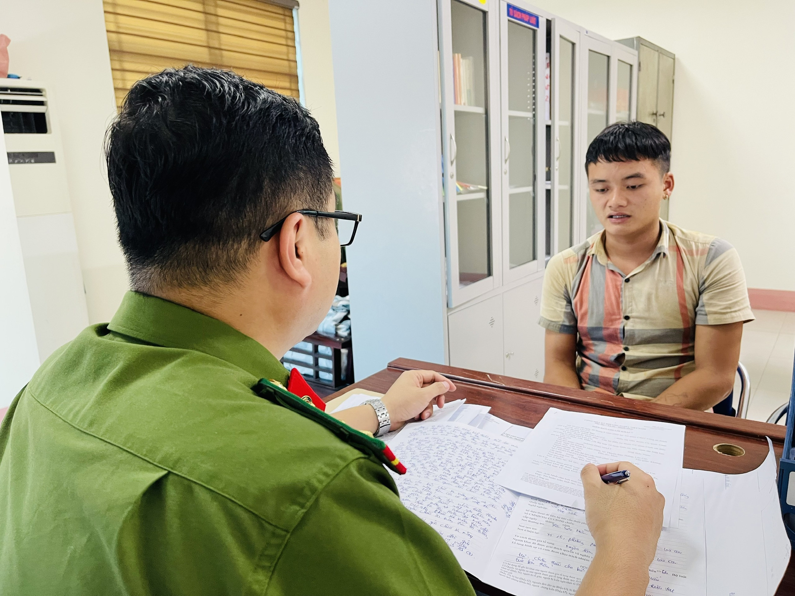 Đặng Ông Nhất tại cơ quan công an.