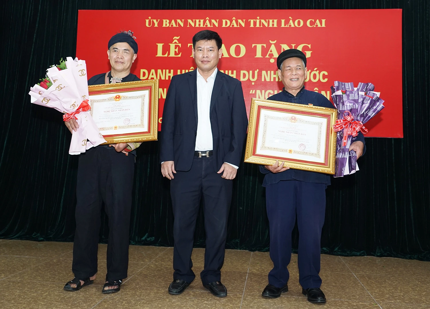 Lào Cai: 10 nghệ nhân được trao tặng danh hiệu Nghệ nhân Nhân dân và Nghệ nhân Ưu tú ảnh 2