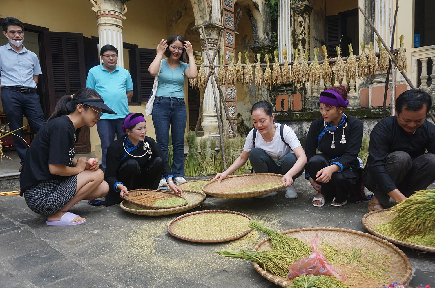 Bắc Hà: Khai mạc Lễ hội “Hương cốm Cao nguyên trắng” ảnh 4