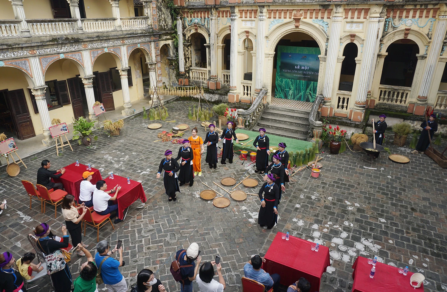 Bắc Hà: Khai mạc Lễ hội “Hương cốm Cao nguyên trắng” ảnh 1