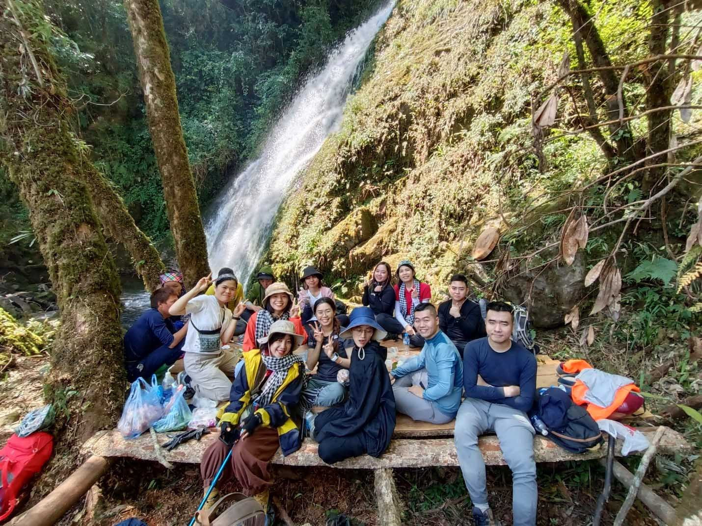 Trekking đỉnh Lùng Cúng, trải nghiệm mới khi đến Mù Cang Chải ảnh 4 Trekking đỉnh Lùng Cúng, trải nghiệm mới khi đến Mù Cang Chải ảnh 4