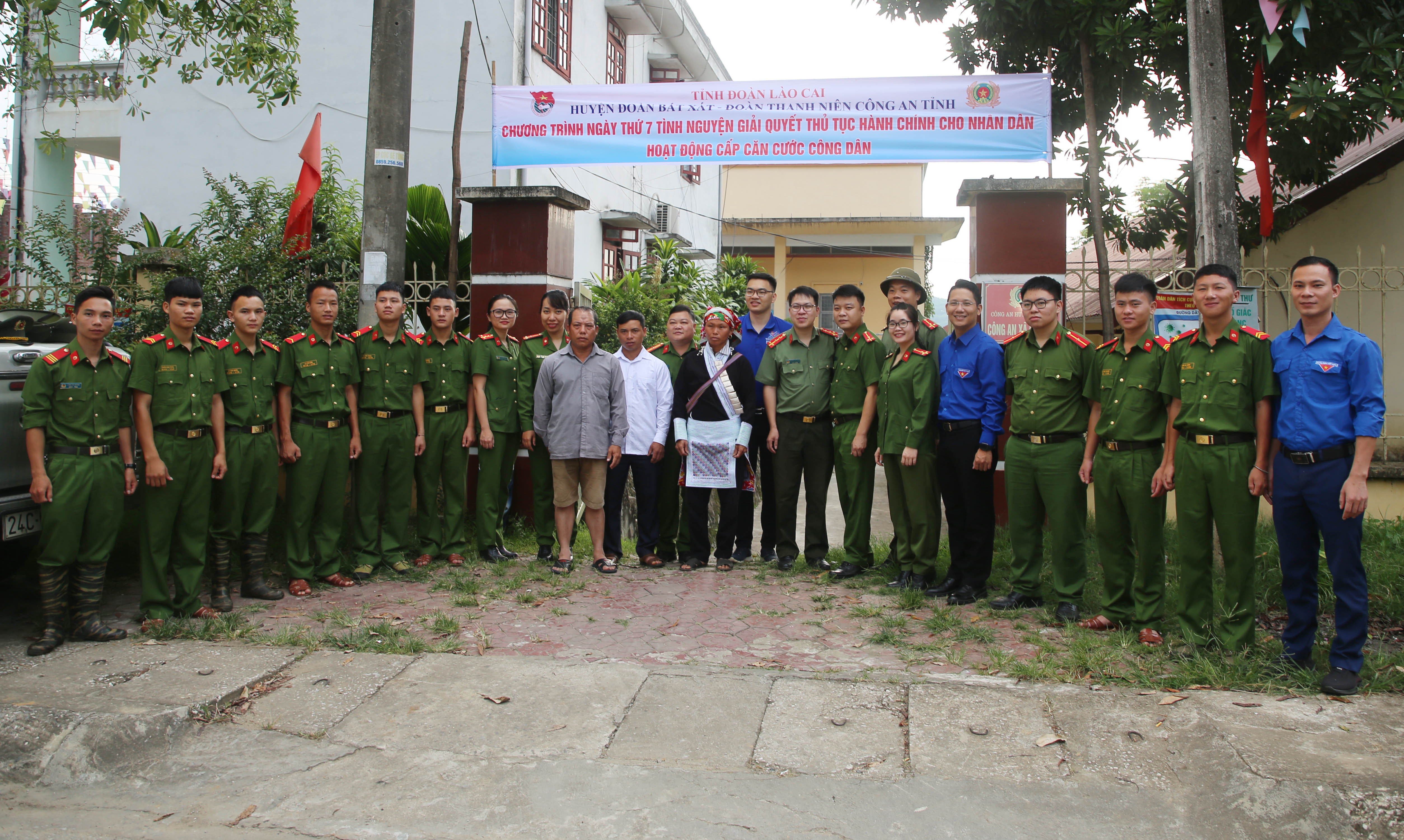 Các đoàn viên, thanh niên tham gia Chiến dịch tình nguyện hành quân xanh năm 2022.