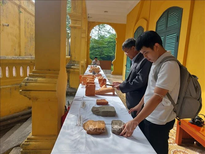 Tìm hiểu hiện vật phát hiện được qua cuộc khai quật thăm dò khu vực không gian Điện Kính Thiên năm 2022.