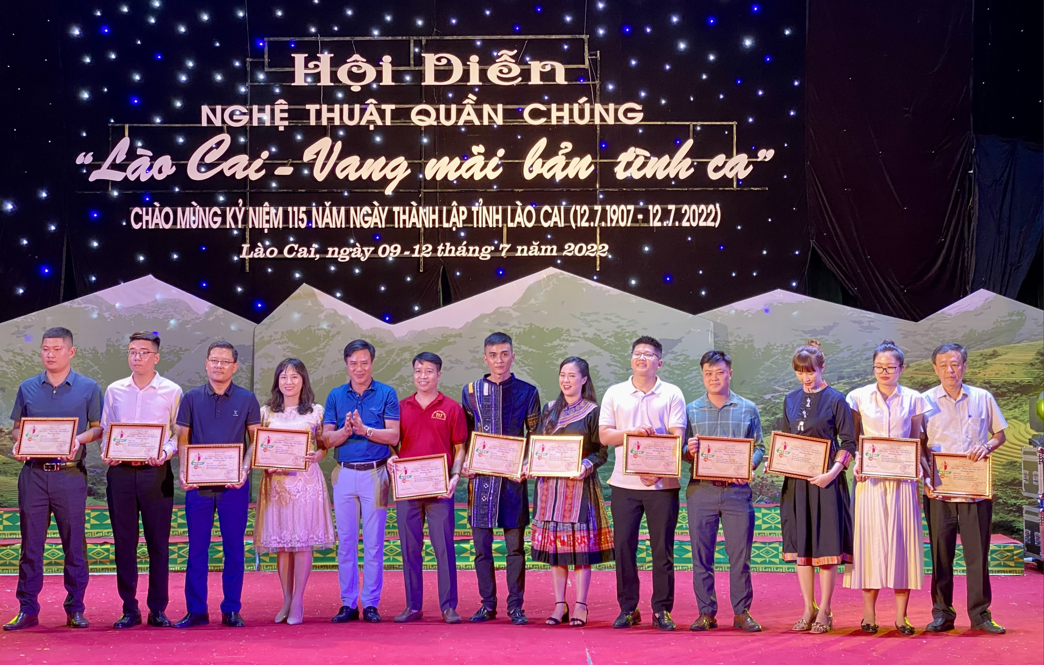 Bế mạc Hội diễn Nghệ thuật quần chúng tỉnh Lào Cai năm 2022 ảnh 8