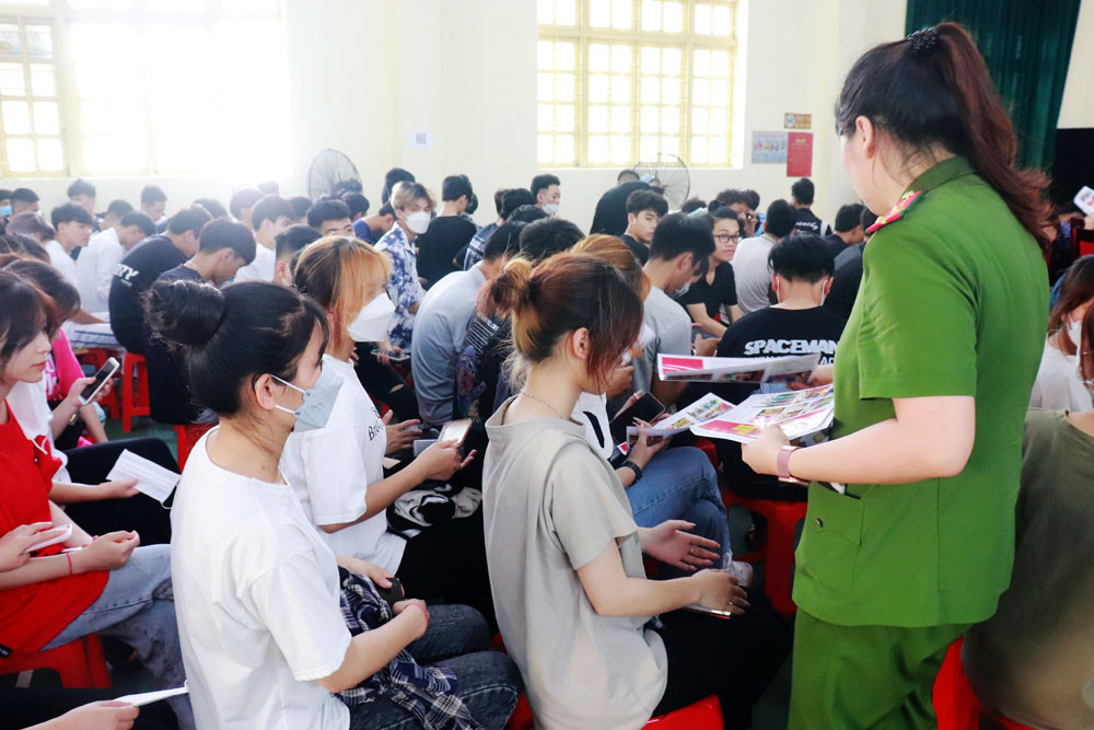 Công an tỉnh Lào Cai tuyên truyền "Tháng hành động phòng, chống ma túy" năm 2022 ảnh 2 Công an tỉnh Lào Cai tuyên truyền "Tháng hành động phòng, chống ma túy" năm 2022 ảnh 2