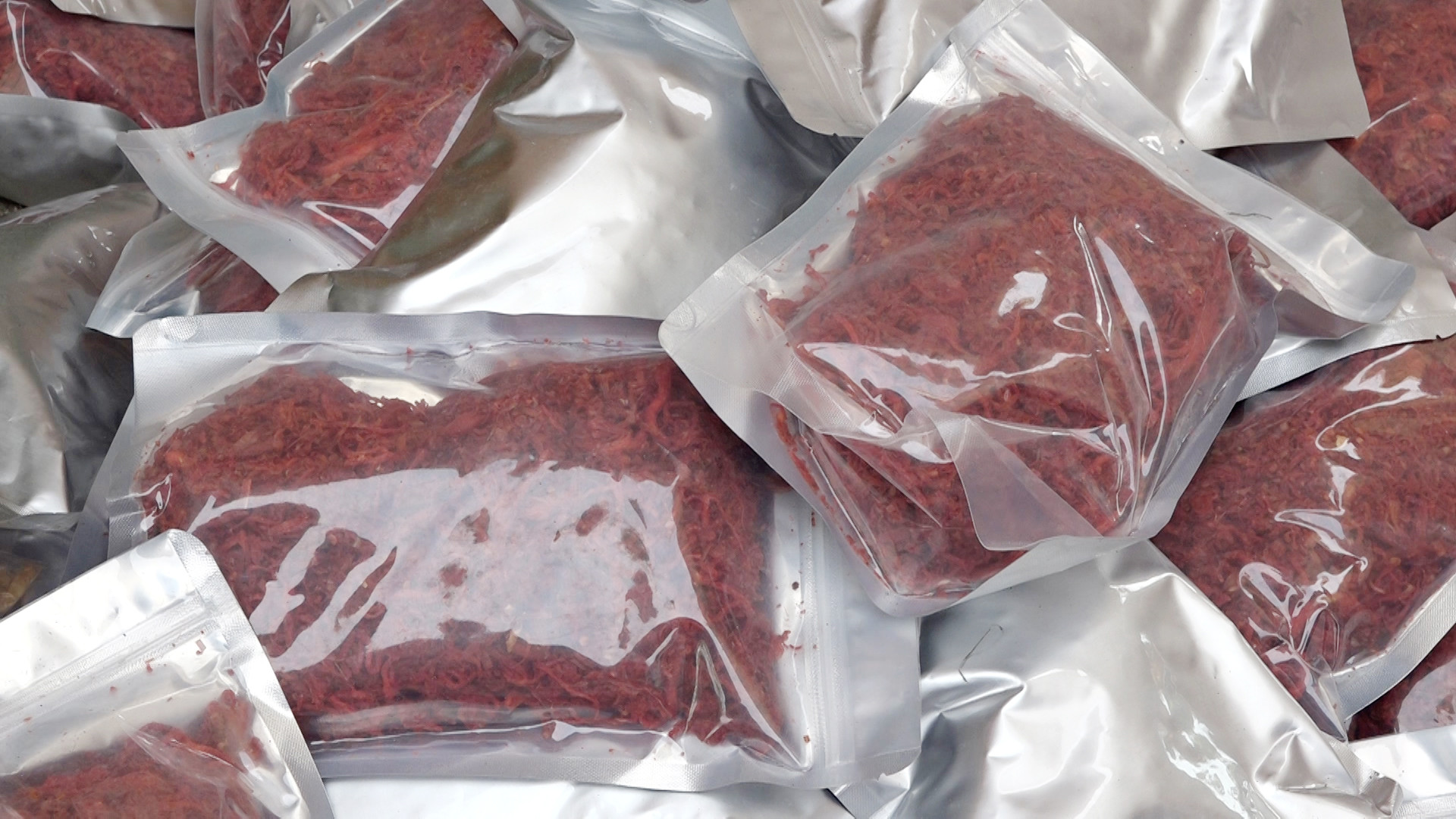 Thu giữ hơn 300 kg thực phẩm sấy khô không rõ nguồn gốc ảnh 2