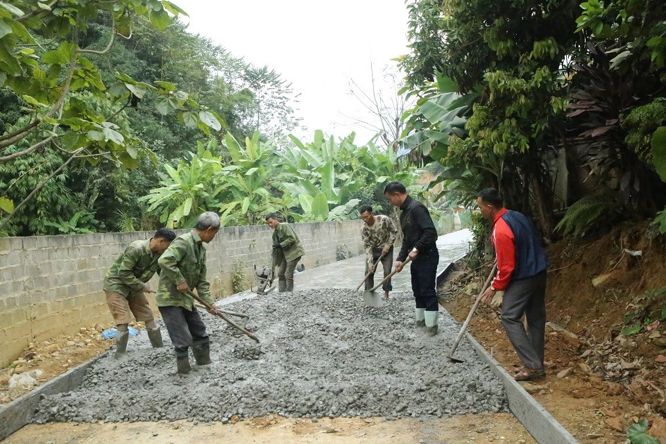 Dân vận khéo ở Bản Cầm ảnh 1