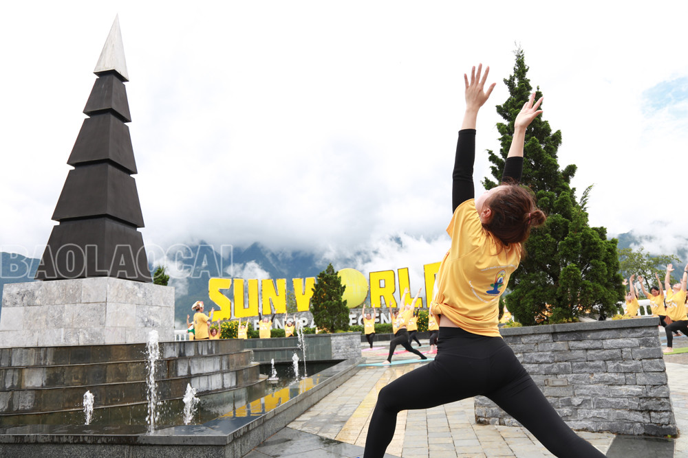 Đồng diễn Yoga "Chào mặt trời - Chào đỉnh Fansipan” ảnh 6