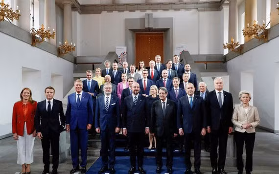 Cộng đồng chính trị châu Âu tiến hành hội nghị thượng đỉnh lần đầu tiên ảnh 1