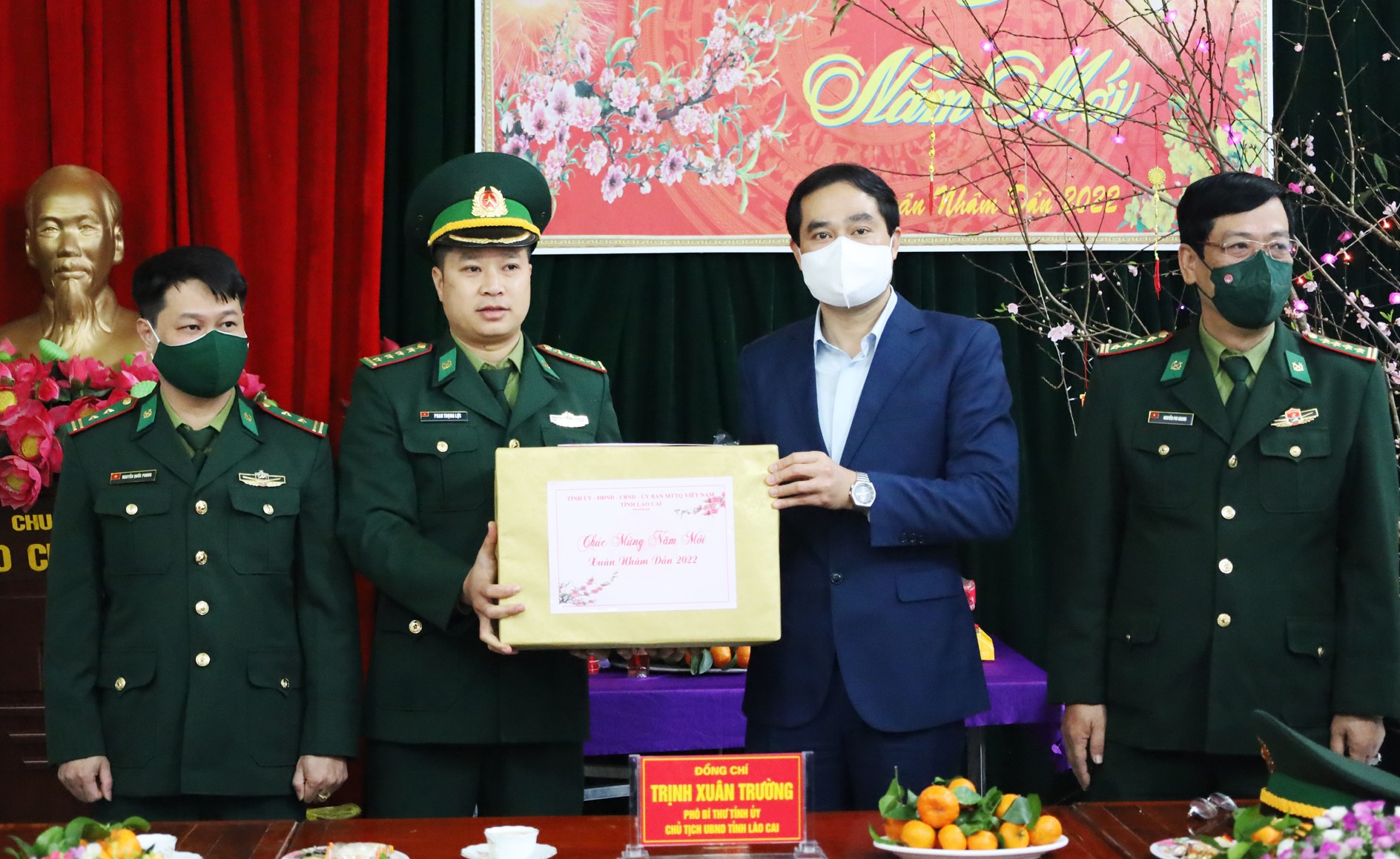 Chủ tịch UBND tỉnh Trịnh Xuân Trường thăm, tặng quà Tết tại huyện Mường Khương ảnh 5