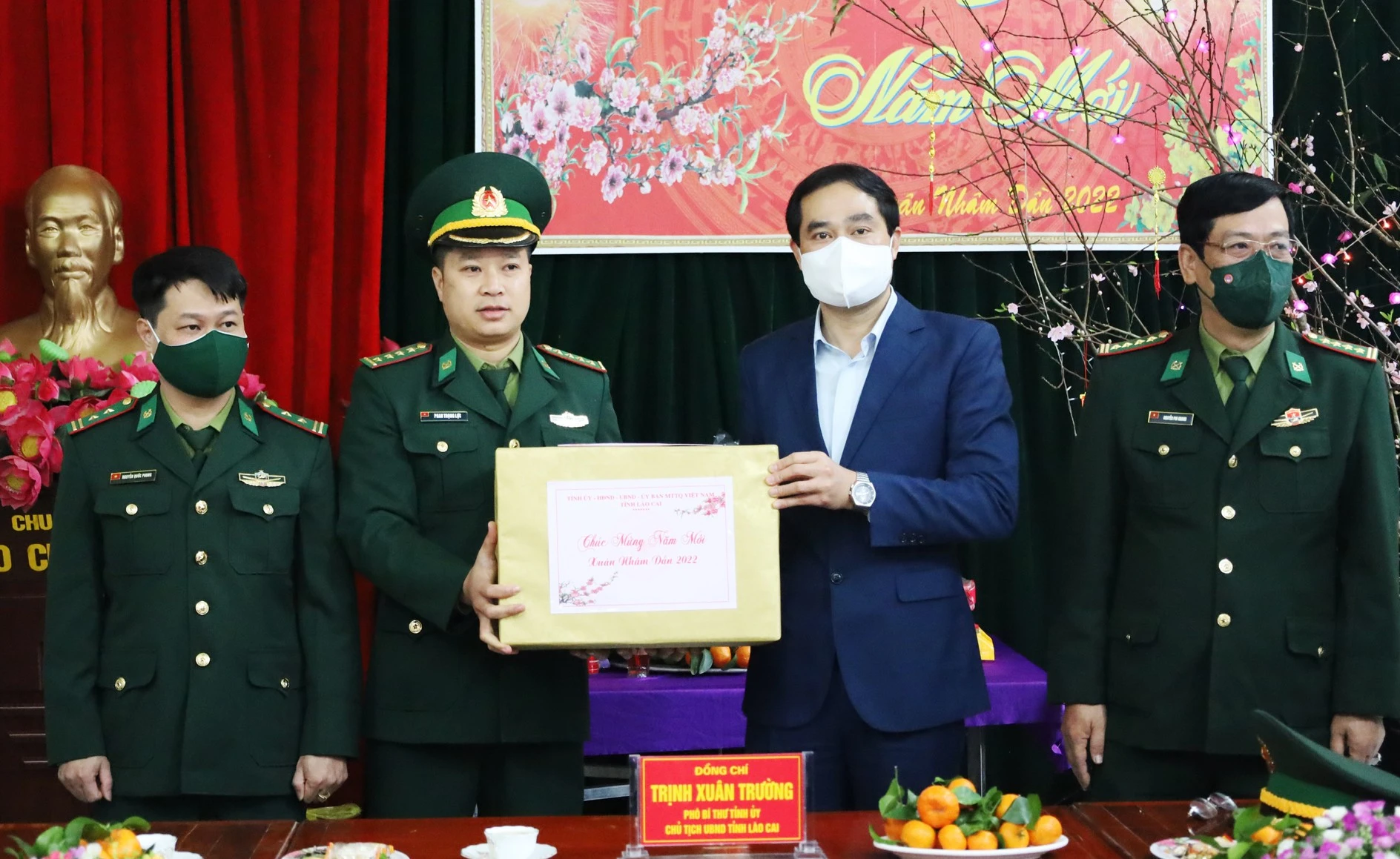 Chủ tịch UBND tỉnh Trịnh Xuân Trường thăm, tặng quà Tết tại huyện Mường Khương ảnh 5