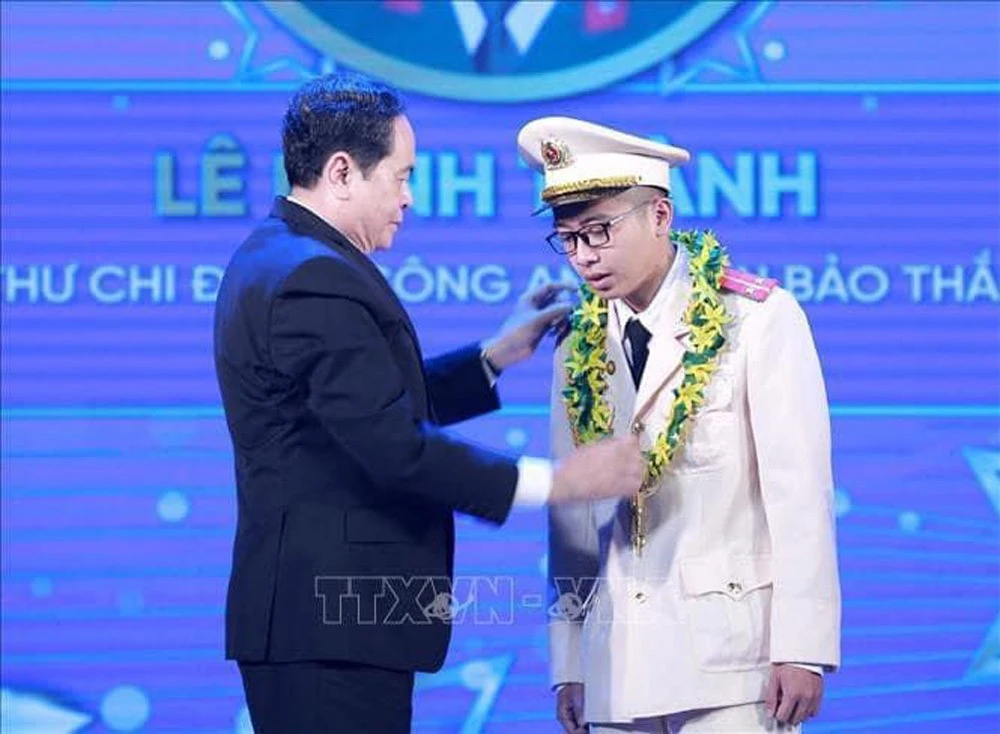 Lào Cai: 1 cán bộ được tuyên dương tại Lễ tuyên dương “Cán bộ, công chức, viên chức trẻ giỏi” toàn quốc năm 2021 ảnh 2