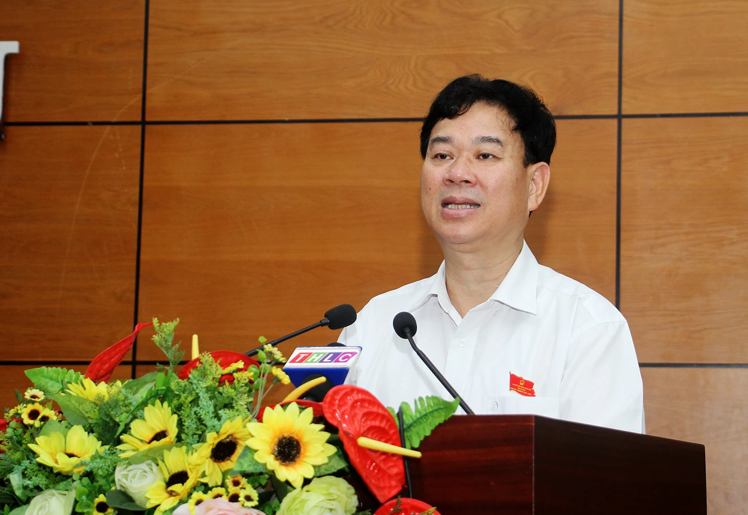 Kỳ họp thứ 6 HĐND tỉnh khóa XVI: Sôi nổi thảo luận, chất vấn, giải trình tại hội trường ảnh 10