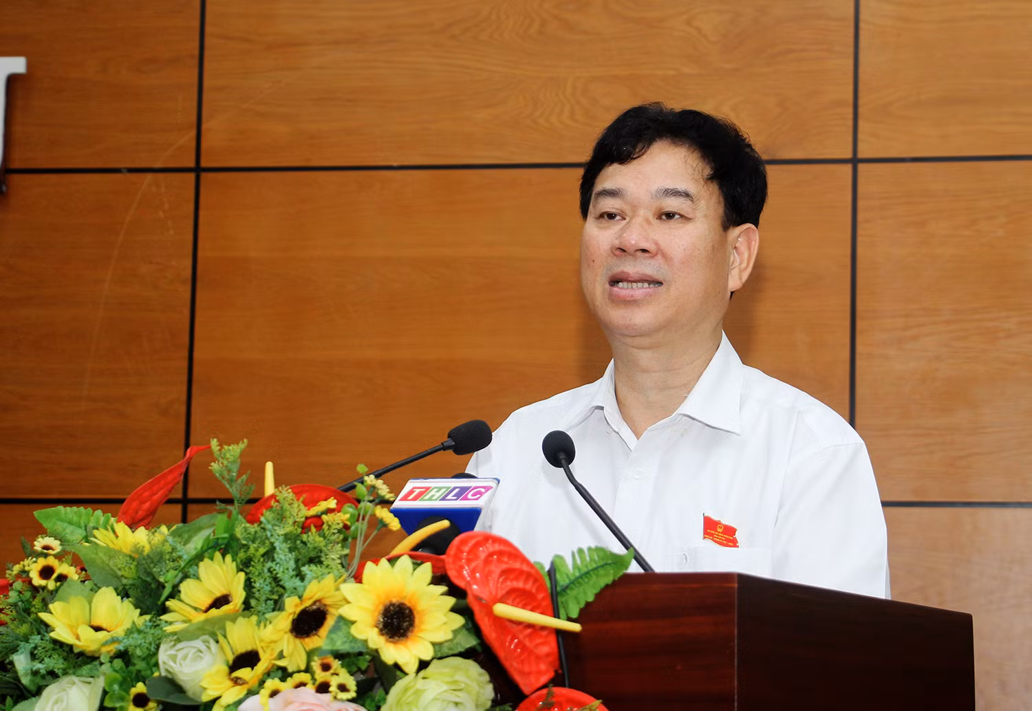 Kỳ họp thứ 6 HĐND tỉnh khóa XVI: Sôi nổi thảo luận, chất vấn, giải trình tại hội trường ảnh 10