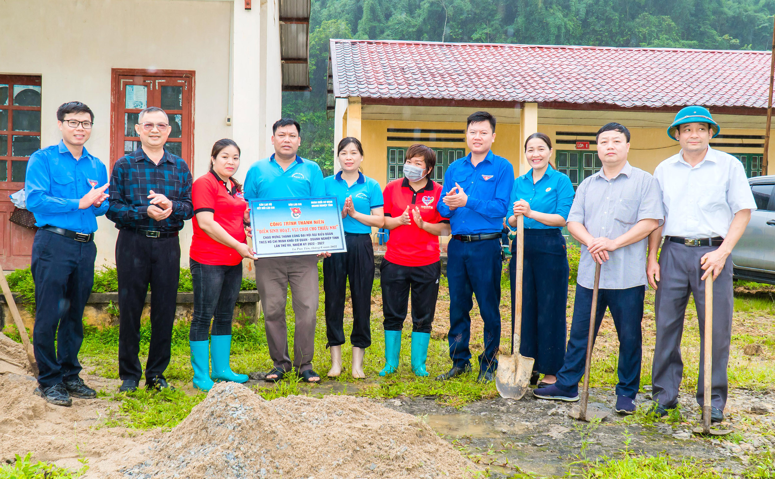 Chương trình tình nguyện, thiện nguyện “Thắp sáng ước mơ tuổi trẻ Lào Cai” tại xã La Pan Tẩn (Mường Khương) ảnh 2 Chương trình tình nguyện, thiện nguyện “Thắp sáng ước mơ tuổi trẻ Lào Cai” tại xã La Pan Tẩn (Mường Khương) ảnh 2