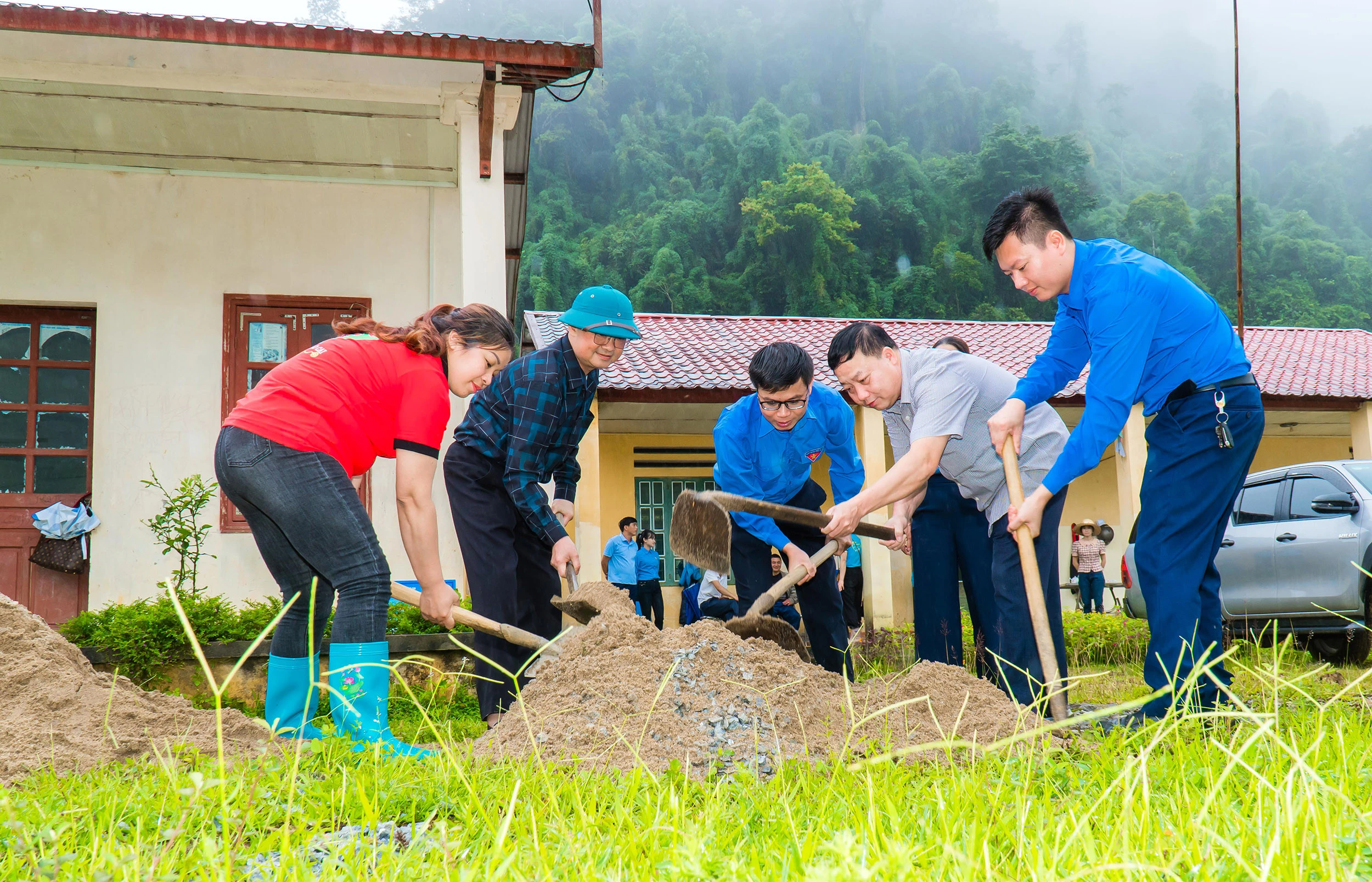 Chương trình tình nguyện, thiện nguyện “Thắp sáng ước mơ tuổi trẻ Lào Cai” tại xã La Pan Tẩn (Mường Khương) ảnh 1