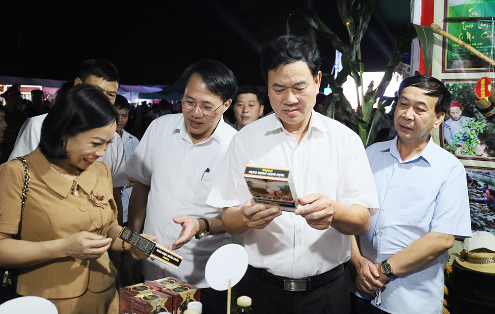 Khai mạc Ngày hội nông sản và văn hóa dân gian huyện Si Ma Cai ảnh 6